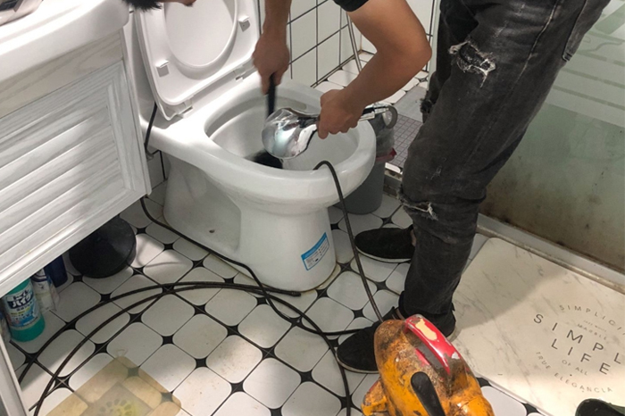 榆阳马桶堵塞自己疏通还是找师傅？专业上门服务让你省时更省心